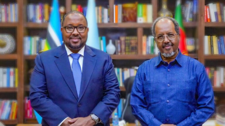 President Hassan Sheikh meets SSC-Khaatumo leader in Mogadishu.