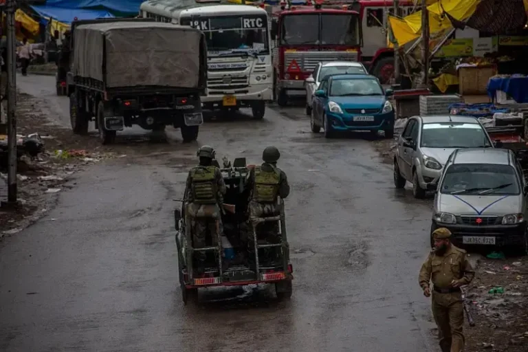 Sidee xalay wax uga dhaceen Hindiya?