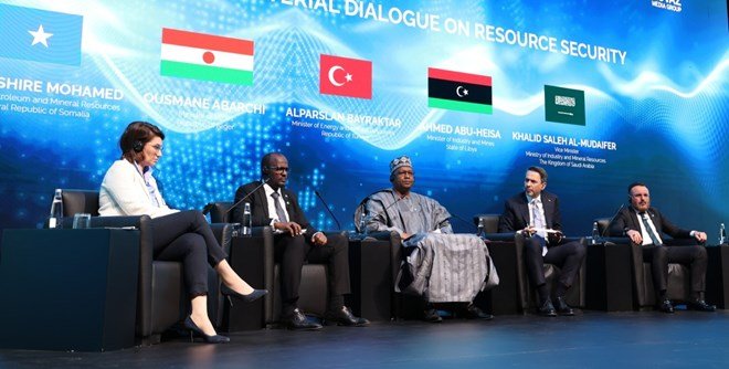 Dowladda soomaaliya oo sheegtay in Soomaaliya dhowaan ay soo saaran doonto Shidaalkeeda