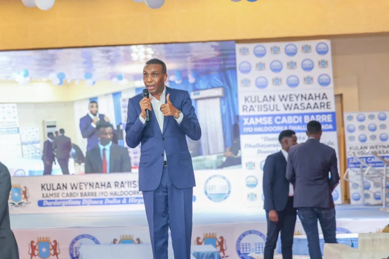 Ra’iisul Wasaare Xamsa oo dhalinyarada ugu baaqay in ay qayb ka noqdaan difaaca dalka.