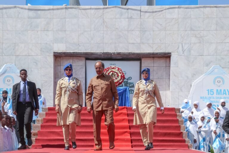 Xasan Sheekh oo Ubax dhigay taalada SYL