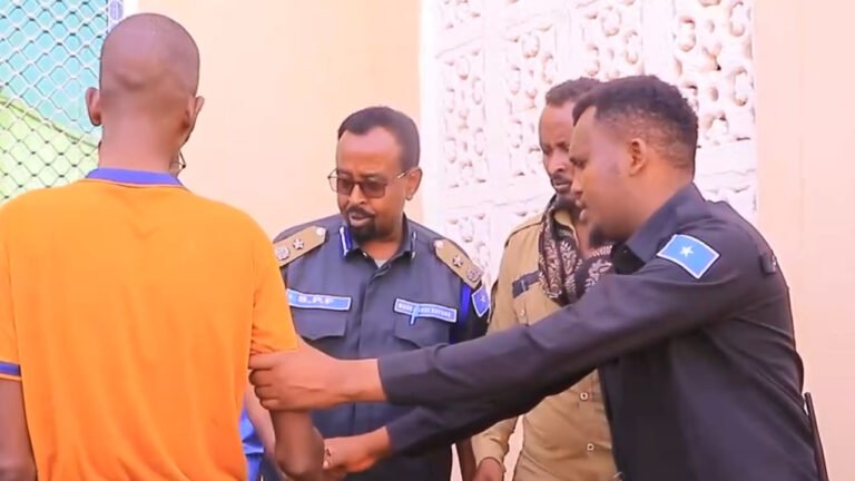 {DAAWO MUUQAALKA} Xawaadle iyo Ceeyr Oo Heshiis ku kala saxiiday matabaan.