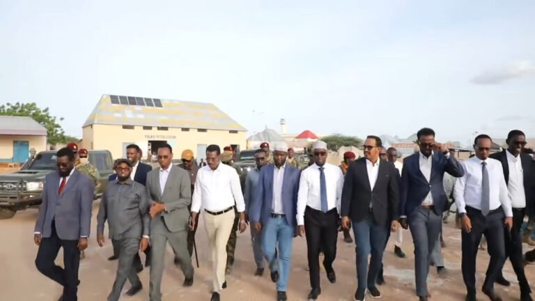 {DAAWO MUUQAALKA} Madaxweyne Qoor Qoor oo Booqday Magaalada Baxdo.