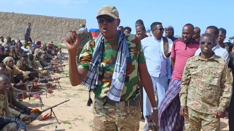 {DAAWO MUUQAALKA}  Dalka AS ma uga guurnaa mase Guluf iyo duulaan ayaan wada galeeyna.