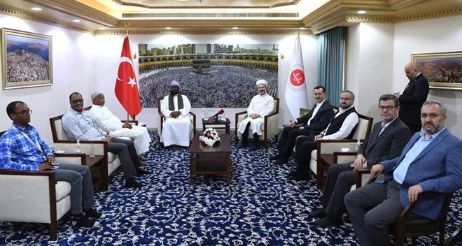 Wasiir Mukhtaar Roobow oo magaaalada Makka kula kulmey Madaxa Arrimaha Diinta Turkiga.