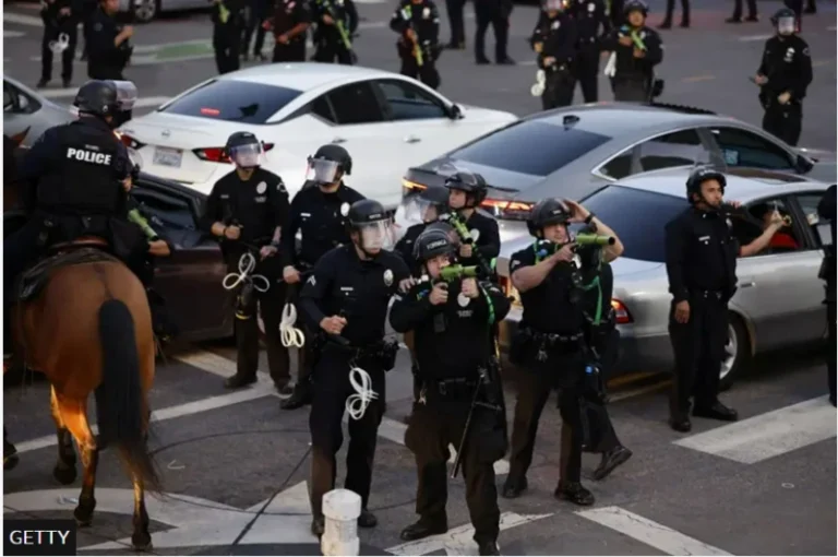 Dad lagu xirxiray Los Angels xilli uu magaalada ka dhaqangalay Bandow