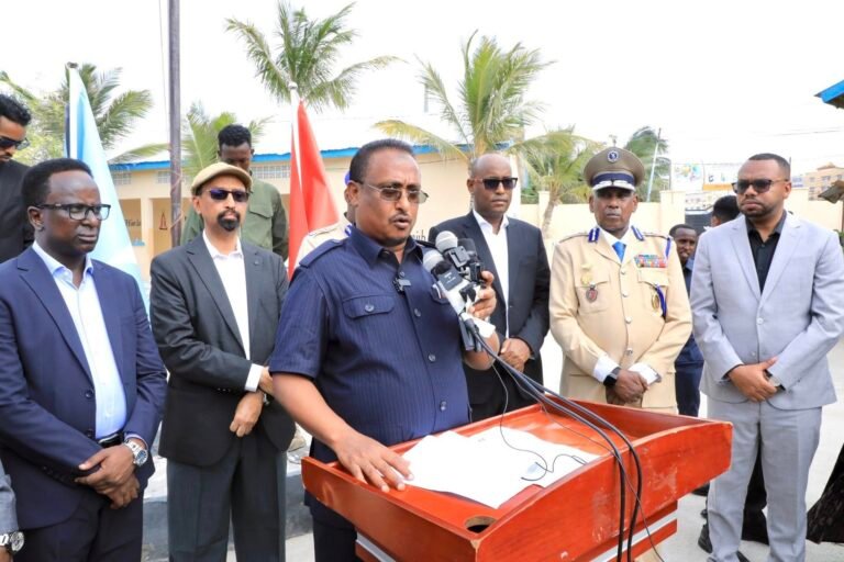 Duqa Muqdisho oo Amaro Dul Dhigay Dadka Dagan Dhulka Danta Guud