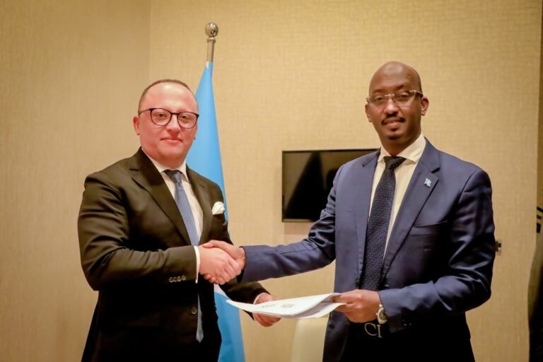 Dowladda Soomaaliya oo gashay heshiis lagu horumarinayo kalluumeysiga Soomaaliya.