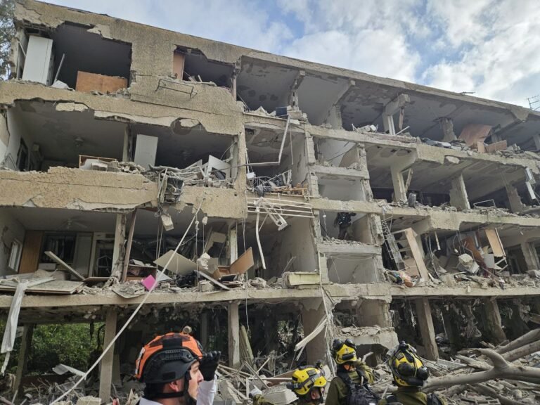 Iiraan jawaab adag ka bixisay Weerarkii Mareykanka uu xalay ku qaaday.