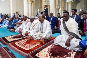 MADAXWEYNE XASAN SHEEKH OO SALAADDA CIIDDA CARAFO KU OOGAY MASJIDKA ISBAHAYSIGA ISLAAMKAMADAXWEYNE XASAN SHEEKH OO SALAADDA CIIDDA CARAFO KU OOGAY MASJIDKA ISBAHAYSIGA ISLAAMKA