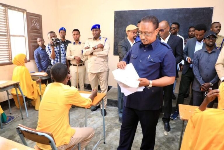 Mogadishu Mayor Launches National Exam for 41,000 Students in Banaadir.