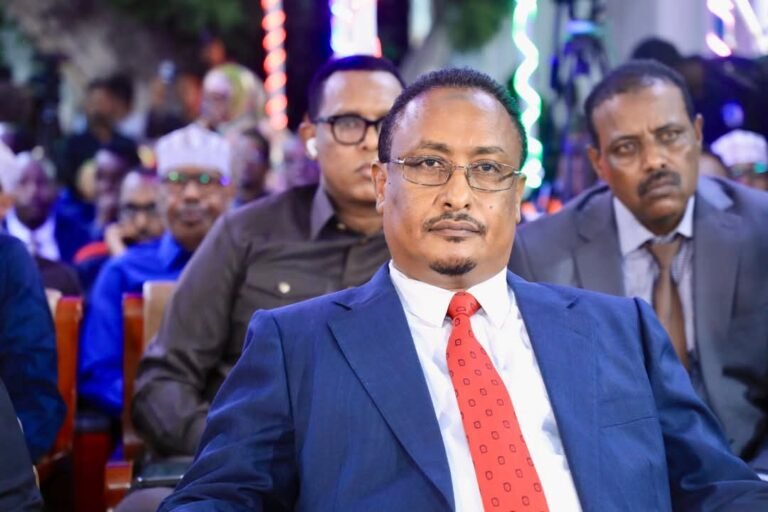 Duqa Muqdisho “si loo helo maqaamka Caasimadda waa in la qabtaa Doorasho qof iyo cod ah”