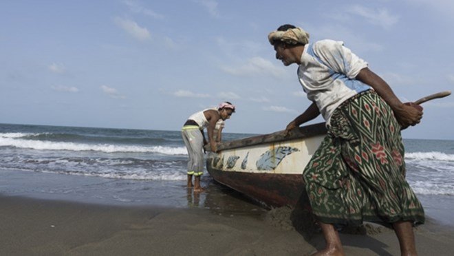 Somalia releases seven Yemeni fishermen after two months of detention.