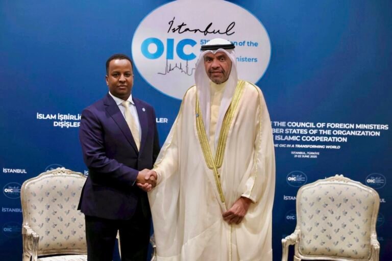 Wasiirka Arrimaha Dibadda Soomaaliya oo Kulan Doceed la yeeshay Dhigiisa Dowladda Kuwait.