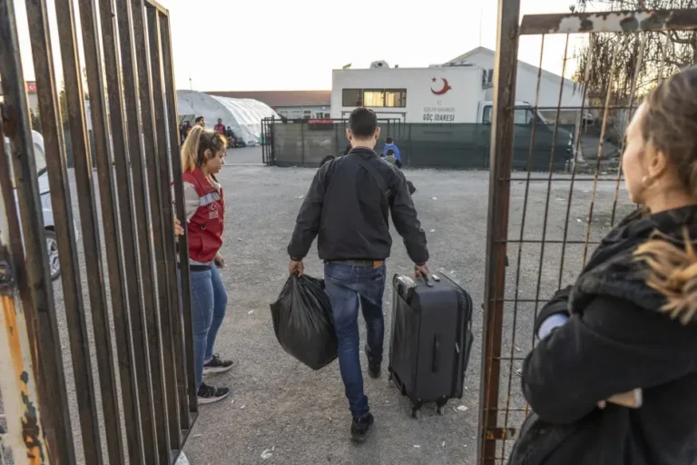 Boqolaal Kun Suuriyaan ah oo Dalkooda Dib ugu laabanaya