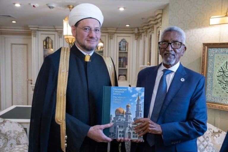 Somalia’s Senate Speaker Visits Cathedral Mosque in Moscow