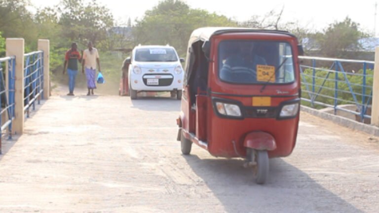 {DAAWO MUUQAALKA}  Maxay kusoo kordhisay Buundada dhagax jibis Dadka dagan Xaafada Xaawo taako.?