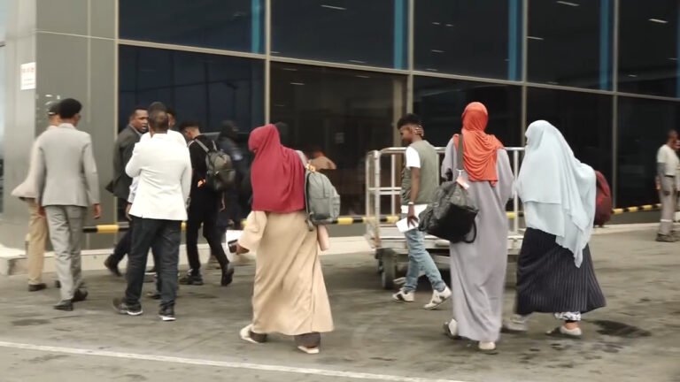 {DAAWO MUUQAALKA}  Tahriibayaal Dalka Dib loogu soo celiyey.