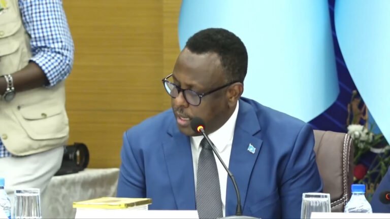 {DAAWO MUUQAALKA}  Waxaan naga reeban, loo joojin maayo.”Wasiir Xasan Macalin”