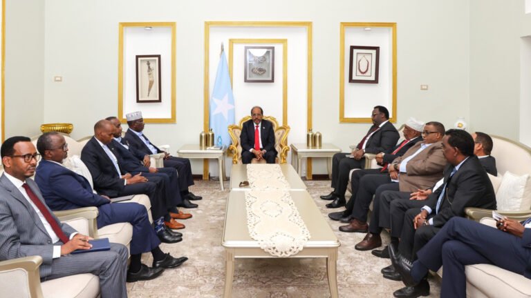 {DAAWO MUUQAALKA} Shirka Madaxweyne Xasan shiikh iyo Mucaaradka Soomaaliya oo Muqdisho ka furmay