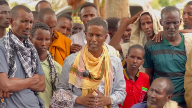 {DAAWO MUUQAALKA} Maxamed dhicisow ”Ninkii aanan Difaacanin deegaankiisa Imaankiisa waa Naaqus”