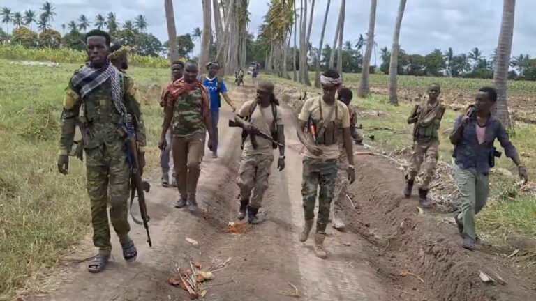 {DAAWO MUUQAALKA} Howlgalo culus oo ka socda Sh/Hoose.