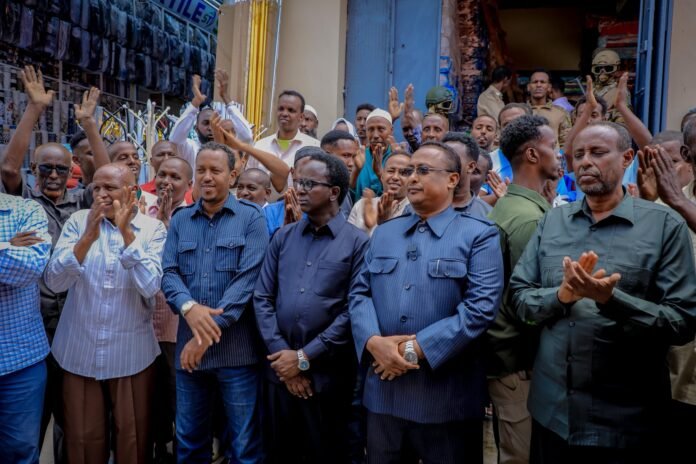 Duqa Muqdisho oo Digniin u Diray Dadka ku Hoowlan Boobka Dhulka Shacabka