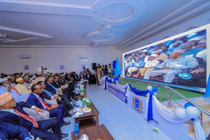 Shirka ka socda Laascaanood oo galay maalintii labaad iyo doodo culus