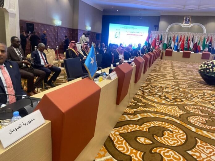 Wafdi ka socda DFS oo shir Utagay  Algeria.