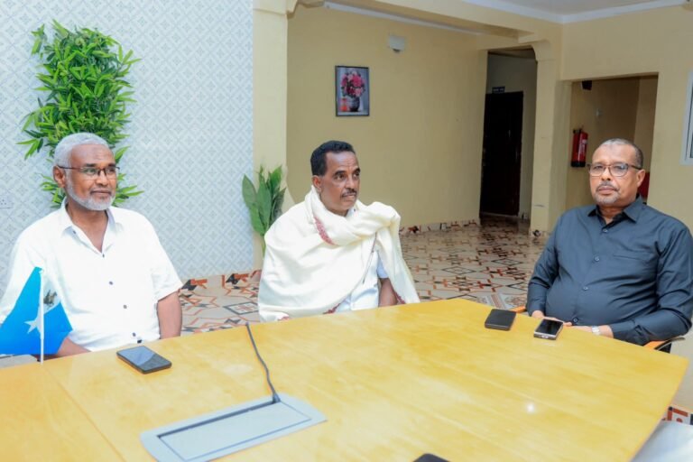 Wasiirka Arrimaha Gudaha oo kulamo lagu dhisayo Maamulka SSC ka wada Laascaanood.