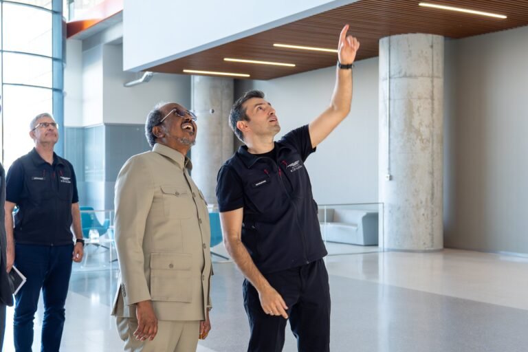 Madaxweyne Xasan Shiikh oo tagay halka lagu sameeyo Diyaaradaha Turkiga ee Bayraktar.