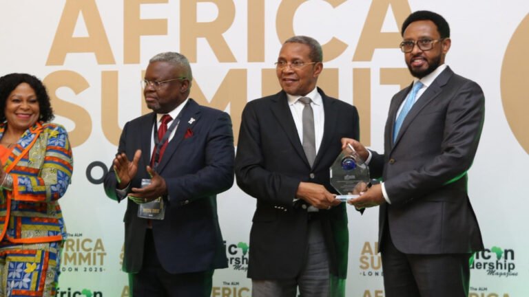 {DAAWO MUUQAALKA} Dowladda Soomaaliya oo ku guuleysatay Abaalmarinta ugu Wanaagsan dalalka Africa.