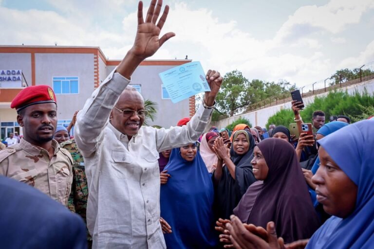 {DAAWO SAWIRADA} Koofurgalbeed oo ka Bilaawatay Diiwangalinta Dadweeynaha