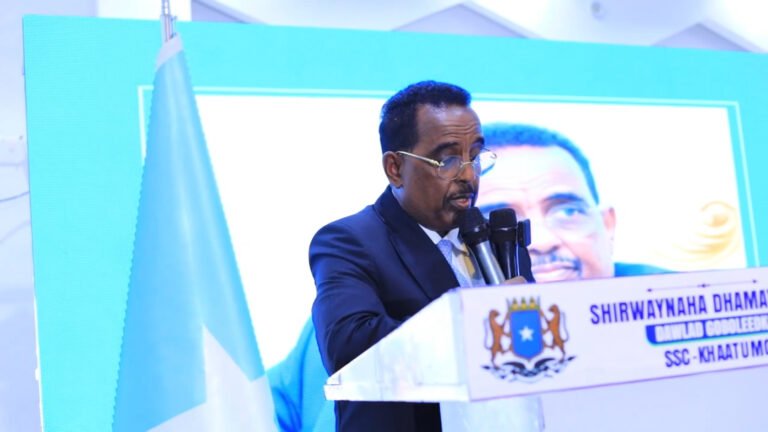 {DAAWO MUUQAALKA}  Wasiir Cali Xoosh ”Reer SCC Ayiga ayaa Hormuud u ah maamulkooda”