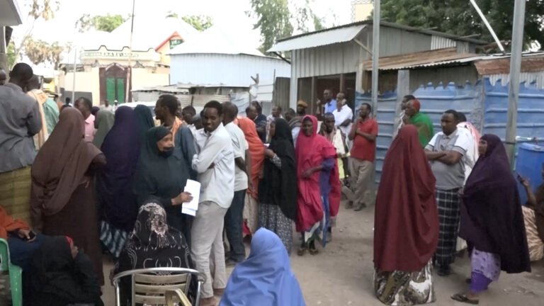 {DAAWO MUUQAALKA}  Ololo Indho Fiiqis ah oo Baladweyne Lagu soo Gabagabeeyay.