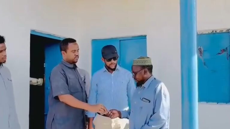 {DAAWO SAWIRADA} Duqa Boosaaso oo guri ku wareejiyay C/laahi Xasan Cali oo baahiyaha gaar ah qabo.