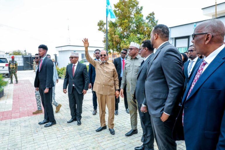 {DAAWO SAWIRADA  }  Mudane Xasan Shiikh Maxamuud Oo Xariga Kajaray  Xarunta Mashruuca Nagaad ee Galmudug,