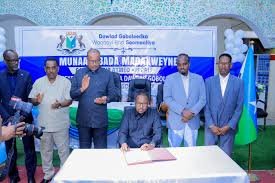 Dastuurka maamulka Waqooyi Bari oo la dhaqan geliyay.