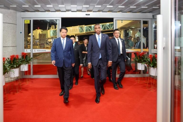 Prime Minister Hamza Attends China-Arab States Expo in Yinchuan.