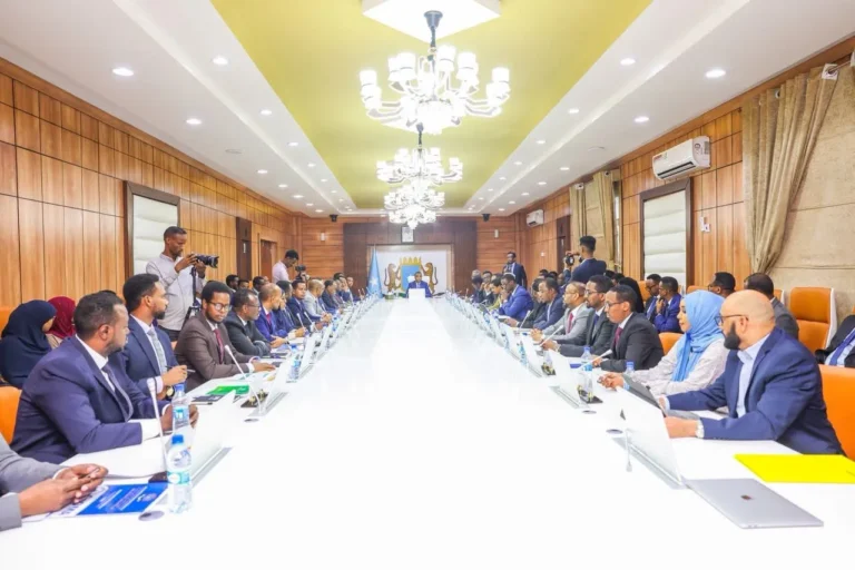 Ra’isul Wasaare Xamse oo wali wada isla xisaabtanka Wasiirradiisa:?