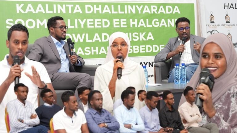 {DAAWO SAWIRADA} Independence House, oo Muqdisho ku qabatay kulan dadweyne.