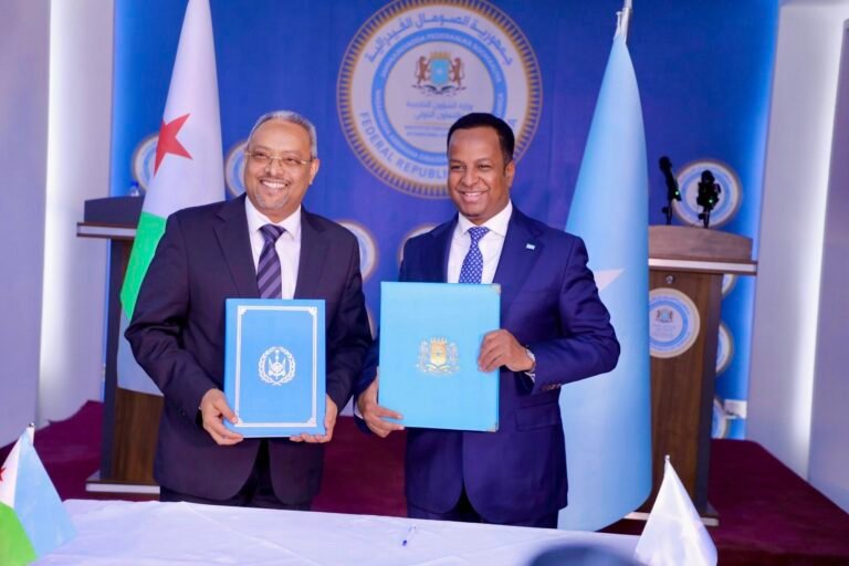 Soomaaliya iyo Jabuuti oo Kala Saxiixday Heshiisyo Is-Afgarad oo Xoojinaya Xiriirkooda iyo Iskaashiga Gobolka