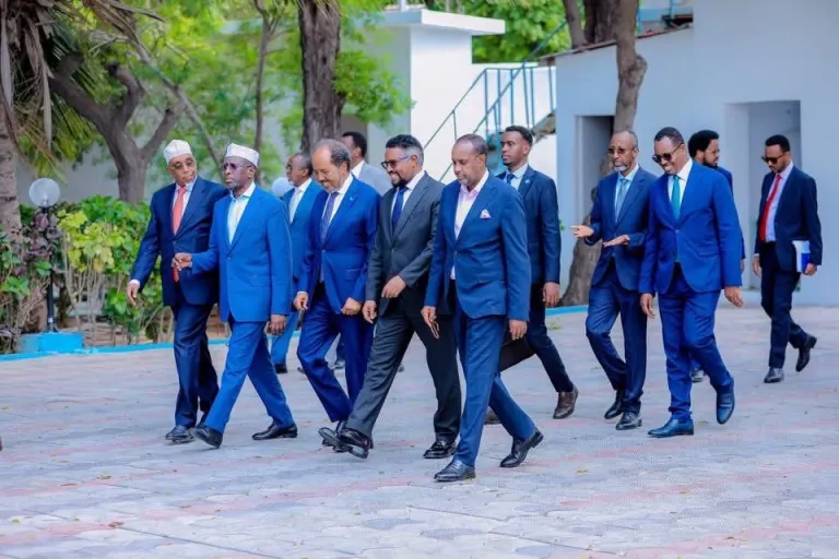 {DAAWO MUQAALKA} Maxaa kasoo baxay shirkii dhax maray Madaxweyne Xasan iyo Mucaaradka.?