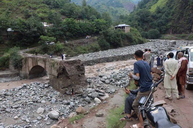 More than 300 people dead in Pakistan after heavy rains, floods.