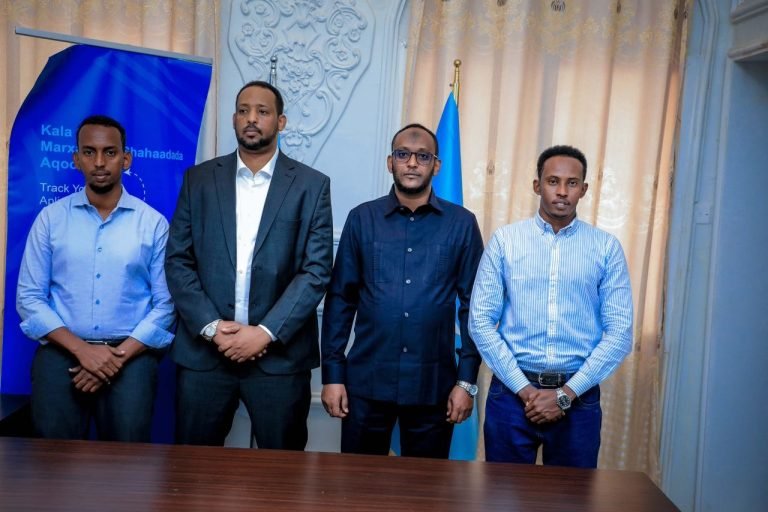 Galmudug Deputy President Registers for National ID, Urges Citizens to Follow Suit