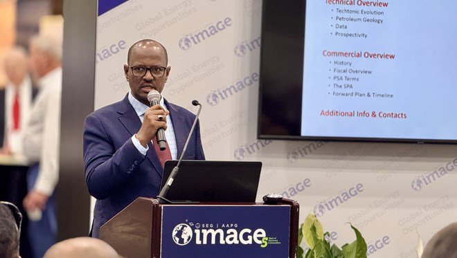 Wasiirka Wasaaradda Batroolka Soomaaliya oo shir m uga qeyb  magaalada Houston ee Mareykanka.