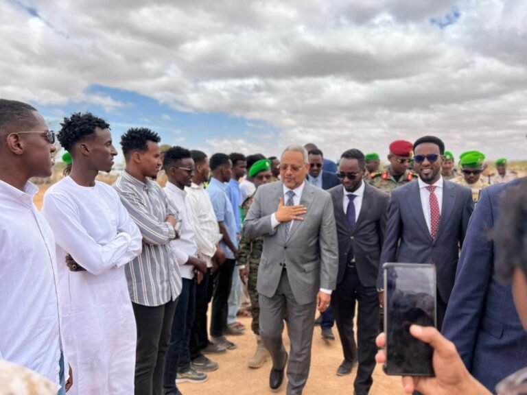 {DAAWO SAWIRADA} Wasiirka Arrimaha Dibadda Dalka Jabuuti oo si diirran loogu soo dhoweeyay Baladweyne.