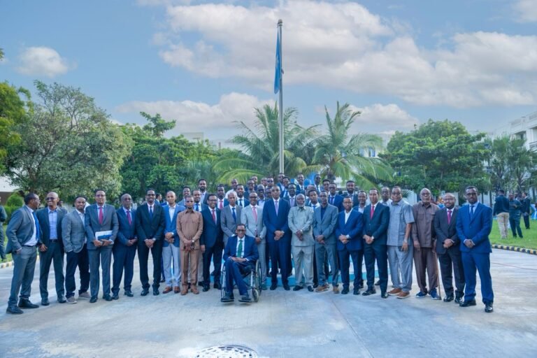 Ra’iis wasaare Xamsa oo furay Barnaamijka isla-xisaabtanka Xukuumaddiisa.