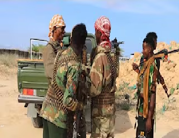 {DAAWO MUUQAALKA} Ciidamada degaanka oo lagu wareejiyay gaari si ay usii wadaan dagaalka AS