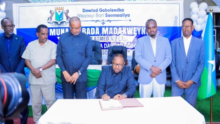 {DAAWO MUUQAALKA} Dastuurka SCC KHAATUMO oo la ansixiyey iyo Baarlamaanka Cusub oo Dhawaan la Dooranayo.